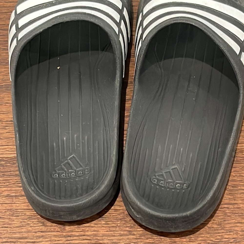Adidas Black and White Slides Size 5 - Picture 2 of 4